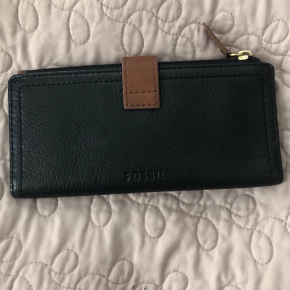 Fossil Cowhide Leather Wallet - Picture 2 of 5